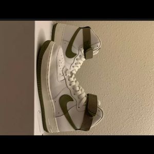 Brand new white and green 7.5 women’s Nikes